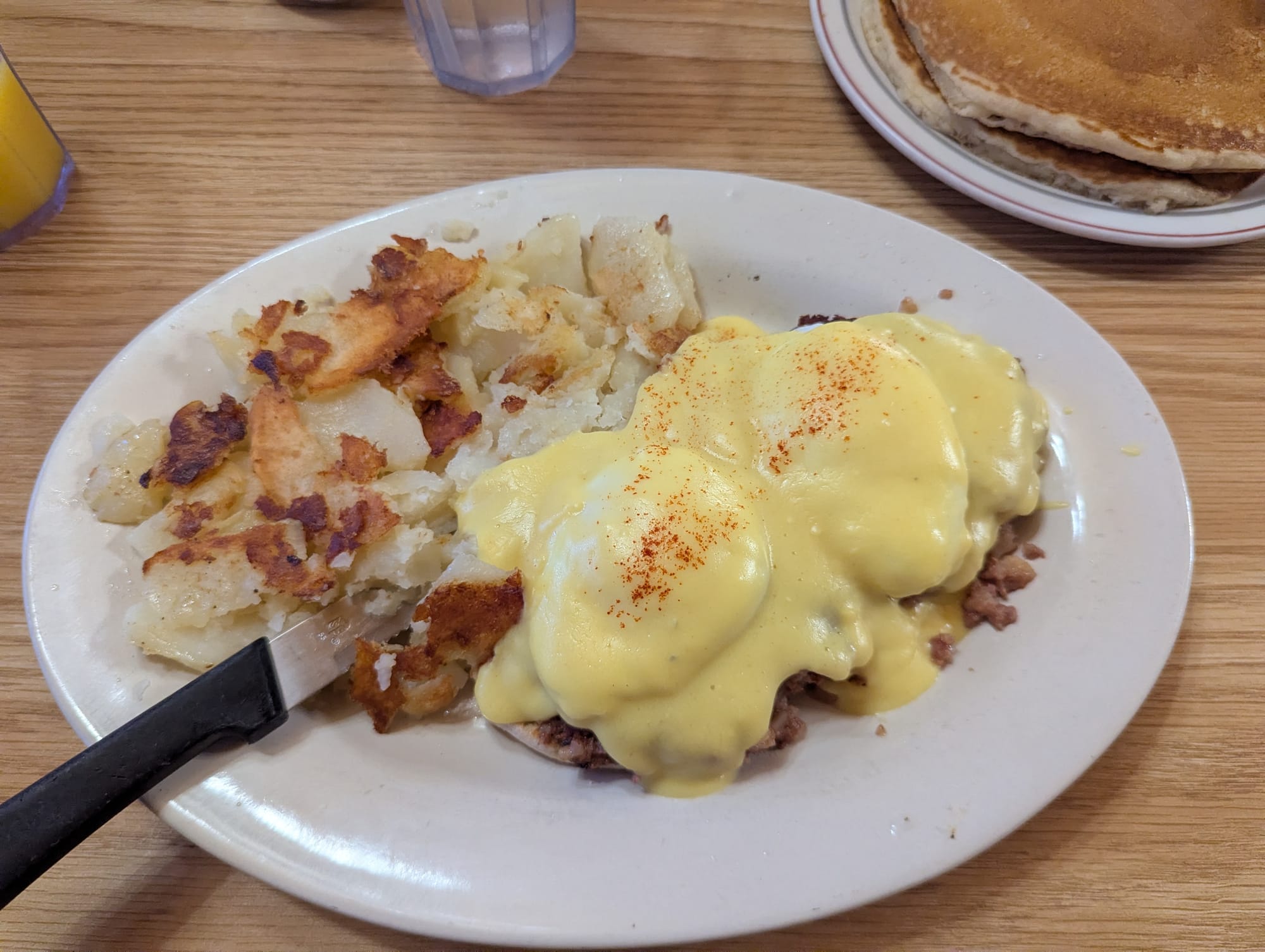 New Country View Diner eggs benedict