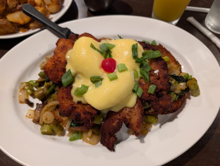 Comfi eggs benedict